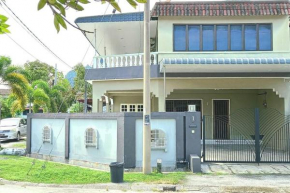 Spacious End-lot House, 3 parkings @Ipoh, Tambun